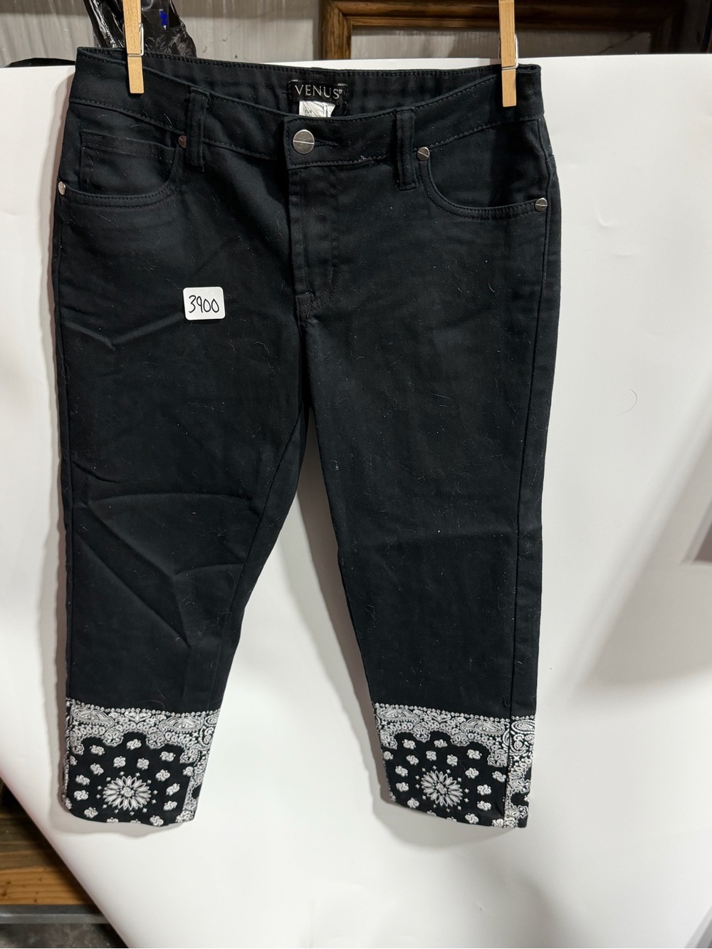 #3900-VENUS Black Cropped Jeans with White Bandana Hem